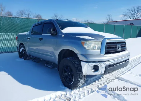 2010 Toyota Tundra Grade 5.7L V8 z USA, uszkodzony, nr VIN 5TFDW5F11AX134814
